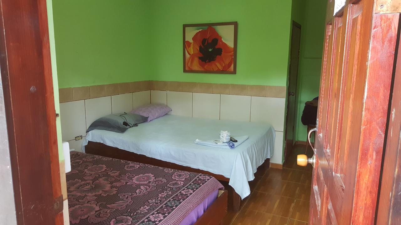 Hotel Economica Coxen Hole Extérieur photo