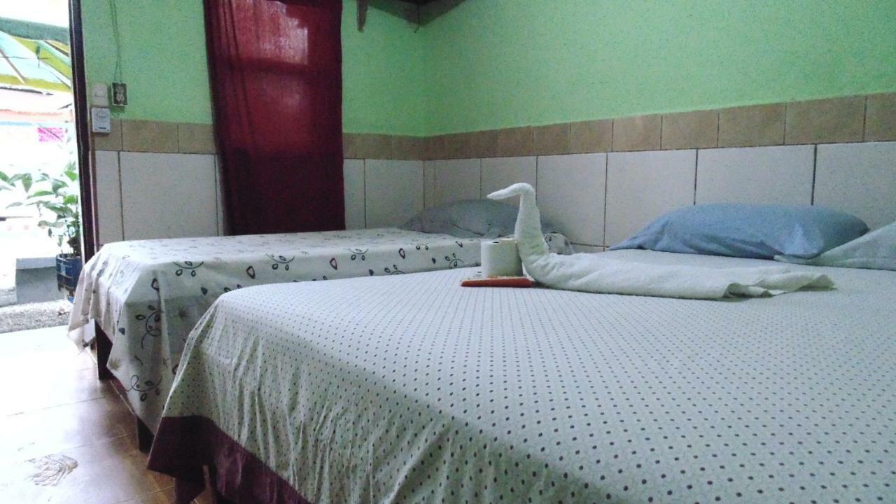 Hotel Economica Coxen Hole Extérieur photo