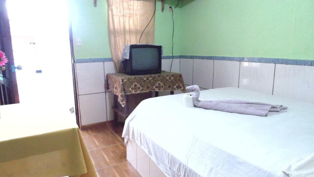 Hotel Economica Coxen Hole Extérieur photo